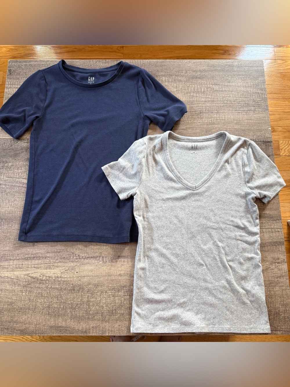 GAP set of 2 modern tees, gray and navy, medium.